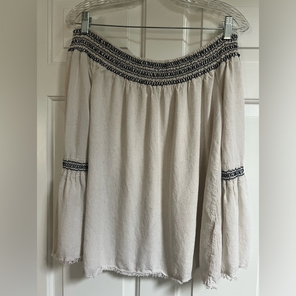 braeve Tops - Braeve off the shoulder tip - size Medium